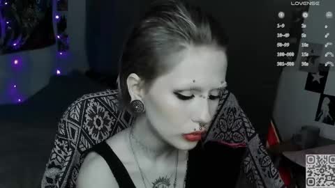 Snapshot of say_mary chatting on 05-01-26, 12:37 pronoun she. name Mary. age 21. online show from 05-01-26, 12:37