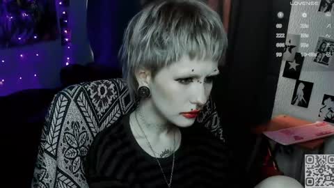 Snapshot of say_mary chatting on 05-02-26, 03:17 pronoun she. name Mary. age 21. online show from 05-02-26, 03:17