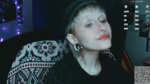 Snapshot of say_mary chatting on 05-09-26, 09:53 pronoun she. name Mary. age 21. online show from 05-09-26, 09:53