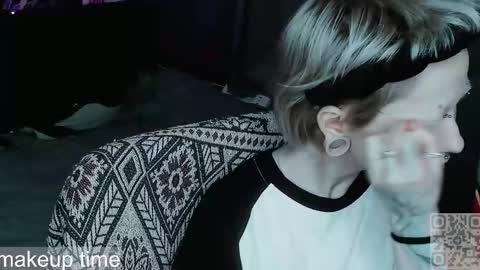 Snapshot of say_mary chatting on 05-11-26, 04:59 pronoun she. name Mary. age 21. online show from 05-11-26, 04:59