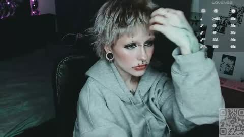 Snapshot of say_mary chatting on 05-13-26, 07:00 pronoun she. name Mary. age 21. online show from 05-13-26, 07:00