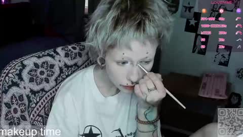 Snapshot of say_mary chatting on 05-19-26, 05:30 pronoun she. name Mary. age 21. online show from 05-19-26, 05:30