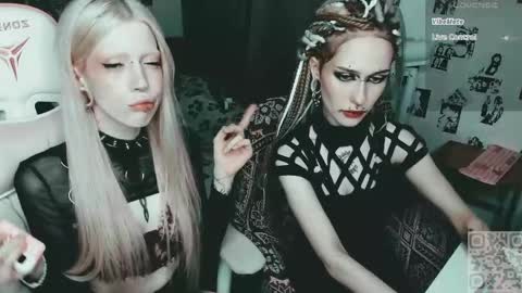 Snapshot of say_mary chatting on 06-07-26, 04:55 pronoun she. name Mary. age 21. online show from 06-07-26, 04:55
