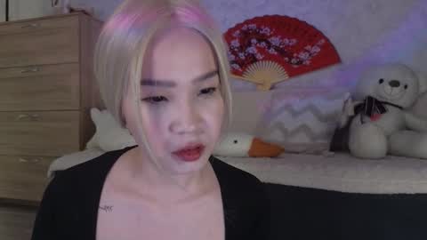 Snapshot of saya_lin chatting on 12-17-25, 06:25 Saya online show from 12-17-25, 06:25