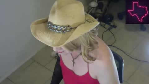 Snapshot of sayhicaitcd chatting on 02-25-25, 05:41 Cait or Caitlin online show from 02-25-25, 05:41