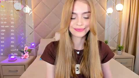 Snapshot of sayl0r_moon chatting on 03-11-25, 12:00 Kira GMT 7 Mon Thu-Sun 0800am-0200pm online show from 03-11-25, 12:00