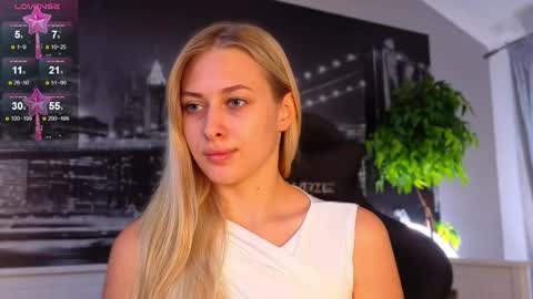 Snapshot of sayselena chatting on 10-01-25, 04:46 Hello guys our name is Emily Nicole Alice. We are very funny and love to spend time well online show from 10-01-25, 04:46