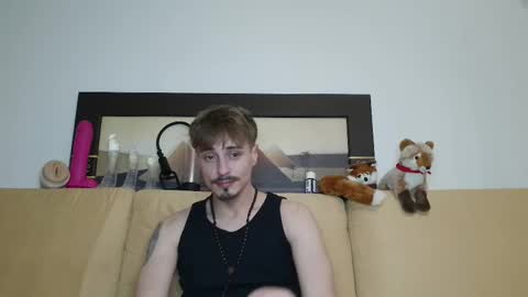 Snapshot of scaleslayer chatting on 01-19-25, 08:09 Mike online show from 01-19-25, 08:09