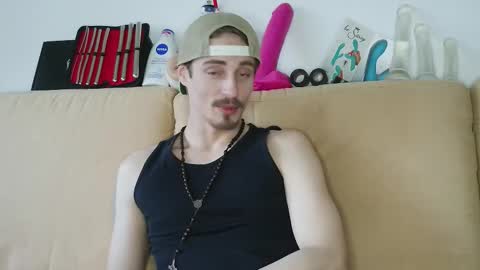 Snapshot of scaleslayer chatting on 03-19-26, 04:00 Mike online show from 03-19-26, 04:00