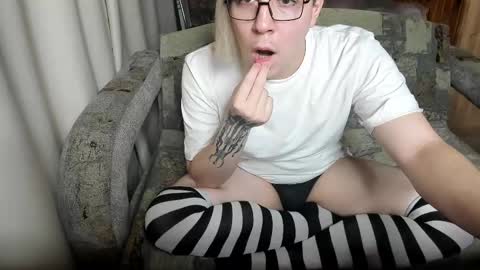 Snapshot of scandark chatting on 01-06-25, 11:29 scandark online show from 01-06-25, 11:29