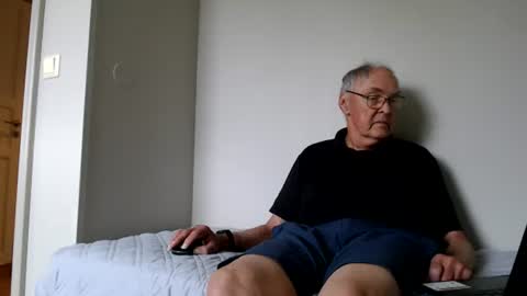 Snapshot of scandxx chatting on 06-12-26, 01:32 Scand online show from 06-12-26, 01:32