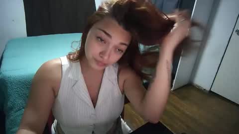 Snapshot of scarett_23 chatting on 11-10-25, 08:41 scarett_23 online show from 11-10-25, 08:41