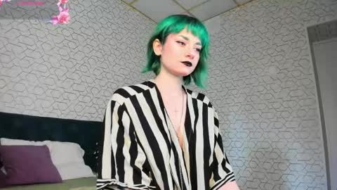 Snapshot of scarle_whisper chatting on 05-18-26, 09:26 Emmy online show from 05-18-26, 09:26