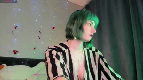 Snapshot of scarle_whisper chatting on 05-20-26, 09:15 Emmy online show from 05-20-26, 09:15