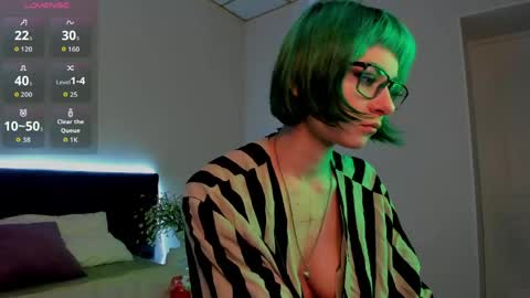 Snapshot of scarle_whisper chatting on 05-23-26, 09:24 Emmy online show from 05-23-26, 09:24