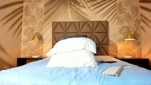 Scarleet online show from 04-22-26, 07:59