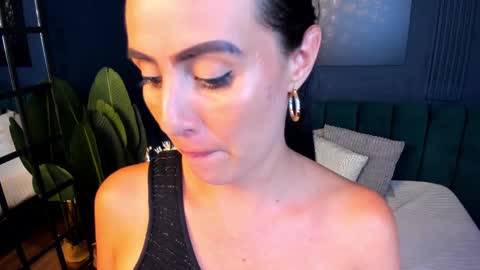 Scarlet Edwars online show from 02-13-25, 01:29