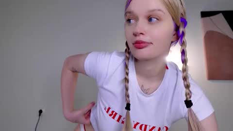 scarlet_enchantress online show from 11-17-25, 06:08