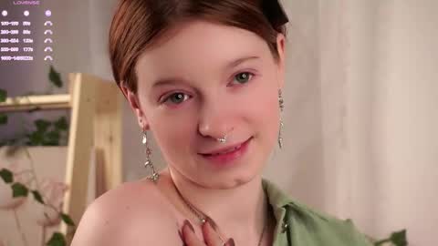 scarlet_fever10 online show from 11-18-25, 12:42