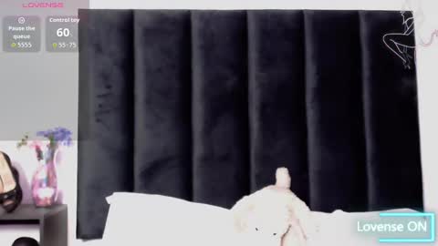 Scarlet Ray  online show from 10-10-25, 11:31