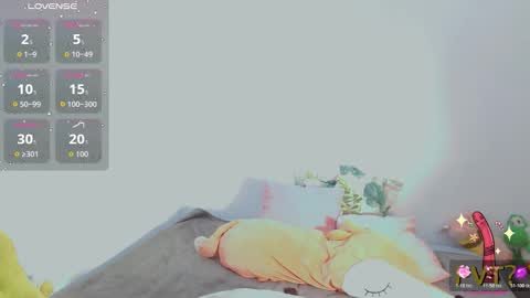 Snapshot of scarlet_rose__ chatting on 10-29-25, 08:10 Scarlet online show from 10-29-25, 08:10