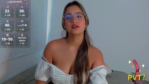 Snapshot of scarlet_rose__ chatting on 10-31-25, 01:23 Scarlet online show from 10-31-25, 01:23