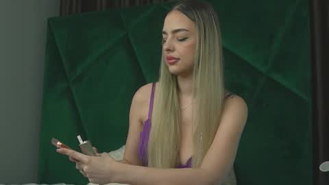 Snapshot of scarletcoles chatting on 10-24-25, 01:46 Scarlet online show from 10-24-25, 01:46