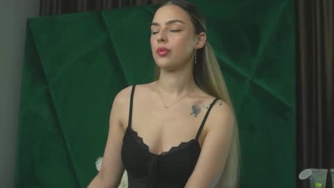 Snapshot of scarletcoles chatting on 10-28-25, 10:45 Scarlet online show from 10-28-25, 10:45