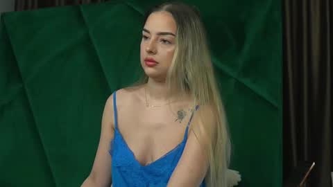 Snapshot of scarletcoles chatting on 11-17-25, 11:54 Scarlet online show from 11-17-25, 11:54