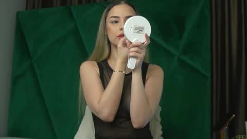 Snapshot of scarletcoles chatting on 11-18-25, 11:15 Scarlet online show from 11-18-25, 11:15