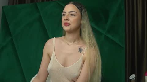 Snapshot of scarletcoles chatting on 11-23-25, 12:32 Scarlet online show from 11-23-25, 12:32