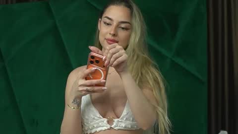 Snapshot of scarletcoles chatting on 12-04-25, 11:13 Scarlet online show from 12-04-25, 11:13