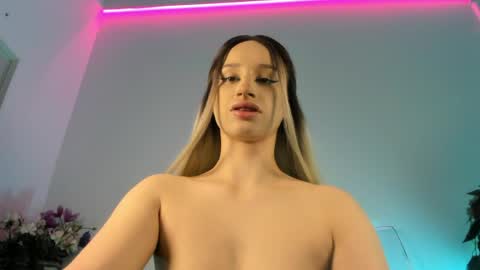 Snapshot of scarletflameee chatting on 04-30-26, 06:31 Amira online show from 04-30-26, 06:31