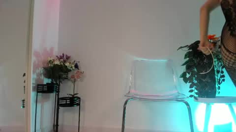 Snapshot of scarletflameee chatting on 05-07-26, 05:35 Amira online show from 05-07-26, 05:35