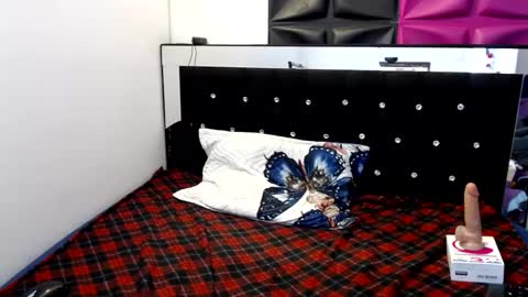 Snapshot of scarletglow1 chatting on 01-04-25, 05:26 scarletglow1 online show from 01-04-25, 05:26