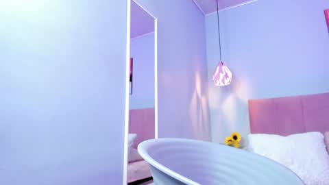 Scarlet  online show from 02-01-25, 07:05