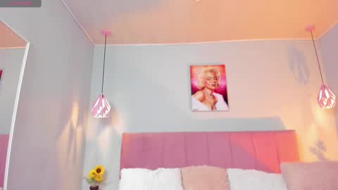 Scarlet  online show from 02-14-25, 01:56