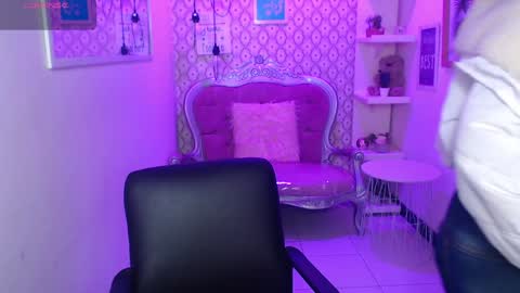 Snapshot of scarleth_bluee chatting on 01-25-25, 03:19 Scarleth online show from 01-25-25, 03:19