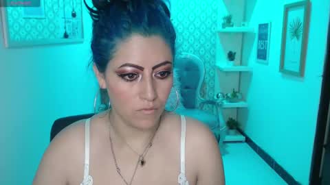 Snapshot of scarleth_bluee chatting on 03-05-25, 02:57 Scarleth online show from 03-05-25, 02:57