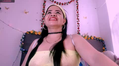 Snapshot of scarlethh_hott chatting on 02-01-26, 01:53 scarlethh hott online show from 02-01-26, 01:53