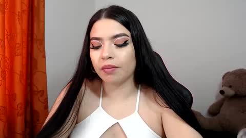 Snapshot of scarletlux_ chatting on 02-19-26, 05:20 Scarlet online show from 02-19-26, 05:20