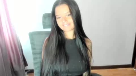 Snapshot of scarletrosee27 chatting on 06-30-26, 12:39 scarletrosee27 online show from 06-30-26, 12:39