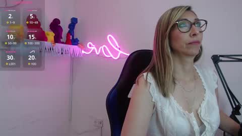 Snapshot of scarlett_079 chatting on 11-17-25, 11:38 Scarlett online show from 11-17-25, 11:38