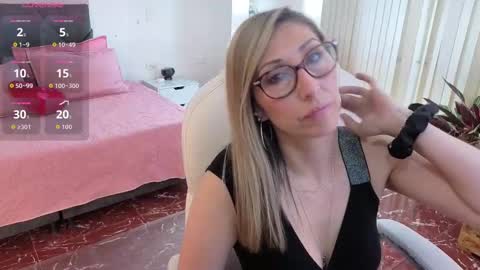 Snapshot of scarlett_079 chatting on 11-22-25, 11:42 Scarlett online show from 11-22-25, 11:42