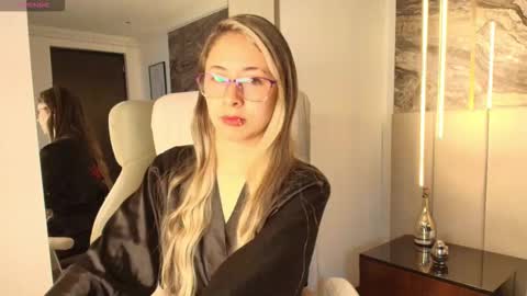 Snapshot of scarlett_bellmont chatting on 03-20-26, 11:59 Scarlett online show from 03-20-26, 11:59