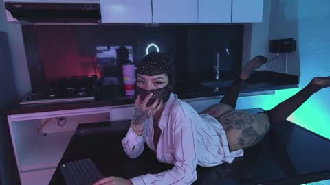 Scarlett Collins online show from 12-22-24, 04:50