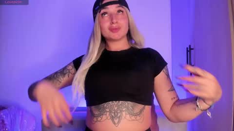 Snapshot of scarlett_collins_ chatting on 10-05-25, 02:32 SCARLETT COLLINS online show from 10-05-25, 02:32