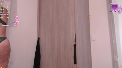 Snapshot of scarlett_diamond chatting on 09-30-25, 07:52 Scarlett Thumb up please help me 100 its important online show from 09-30-25, 07:52