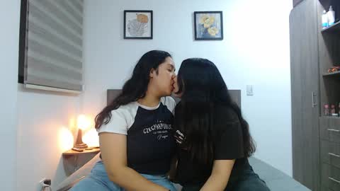 Scarlett and Jazmin online show from 04-11-26, 02:27