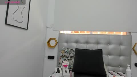 Snapshot of scarlett_fox20 chatting on 02-04-25, 02:43 scarlett_fox20 online show from 02-04-25, 02:43